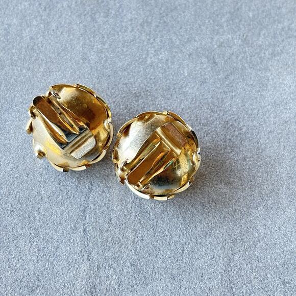 Vintage Gold-tone Spiral Swirl Design Clip On Earrings - Picture 3 of 12